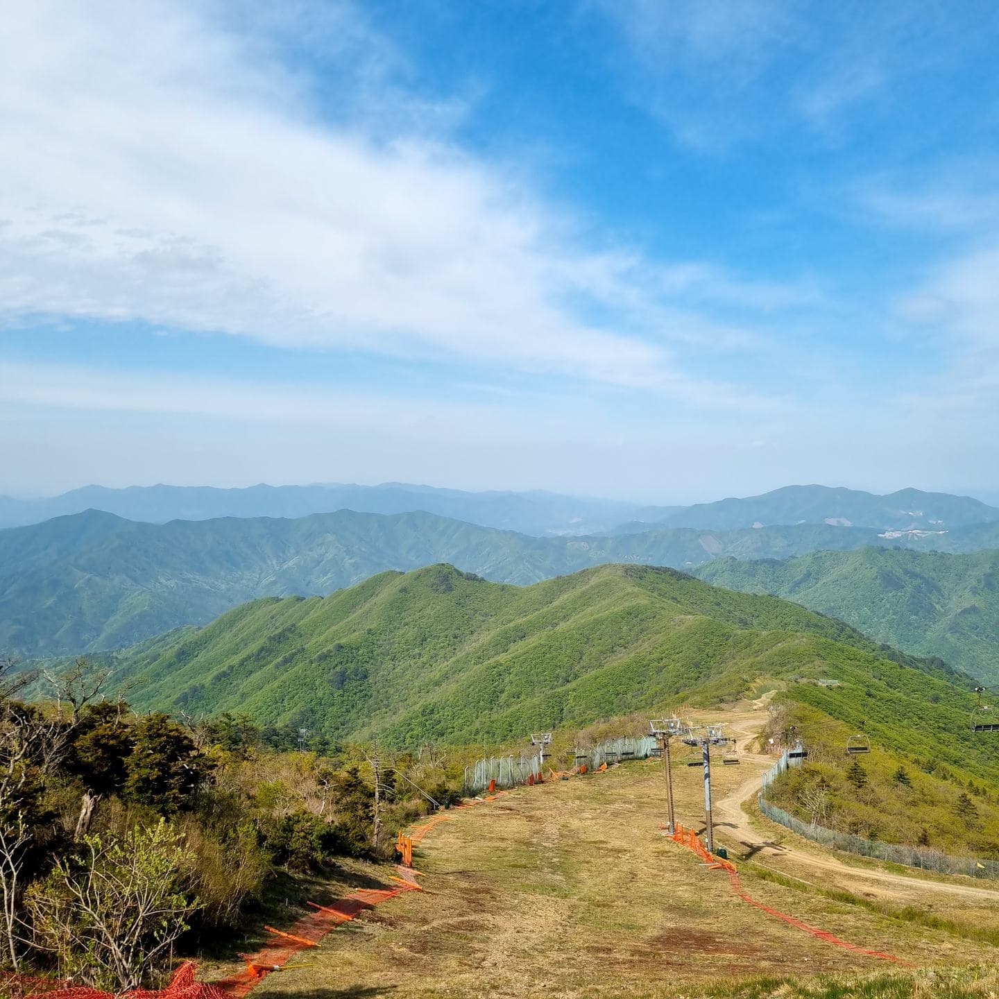 The ridge path from Seolcheonbong toward the summit